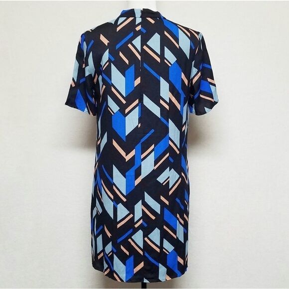 PARIS Sunday Geometric Choker V-neck Shift Dress - Picture 7 of 11